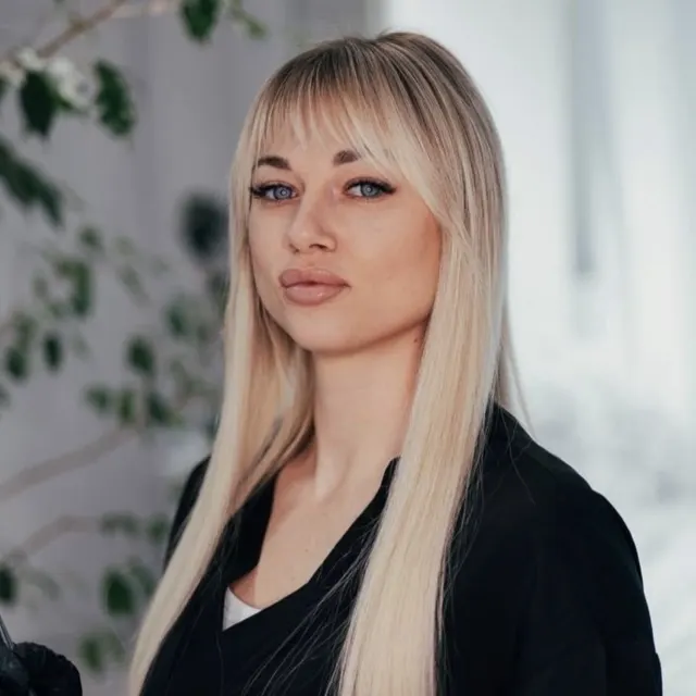 Anastasia, Colourist & stylist YZÉE Alicante
